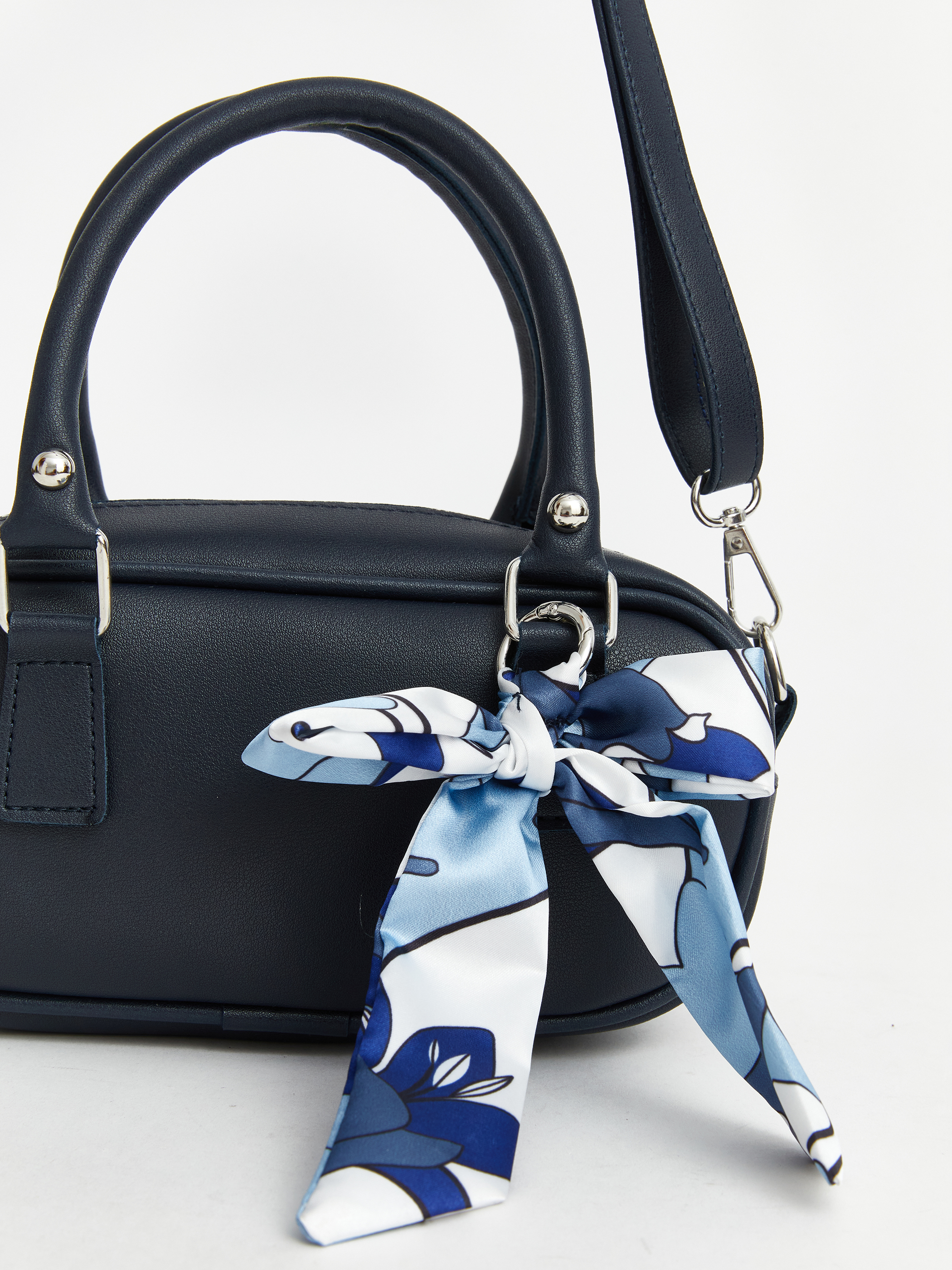 LCW ACCESSORIES Fularlı Deri Görünümlü Kadın Omuz Çantası görsel 4