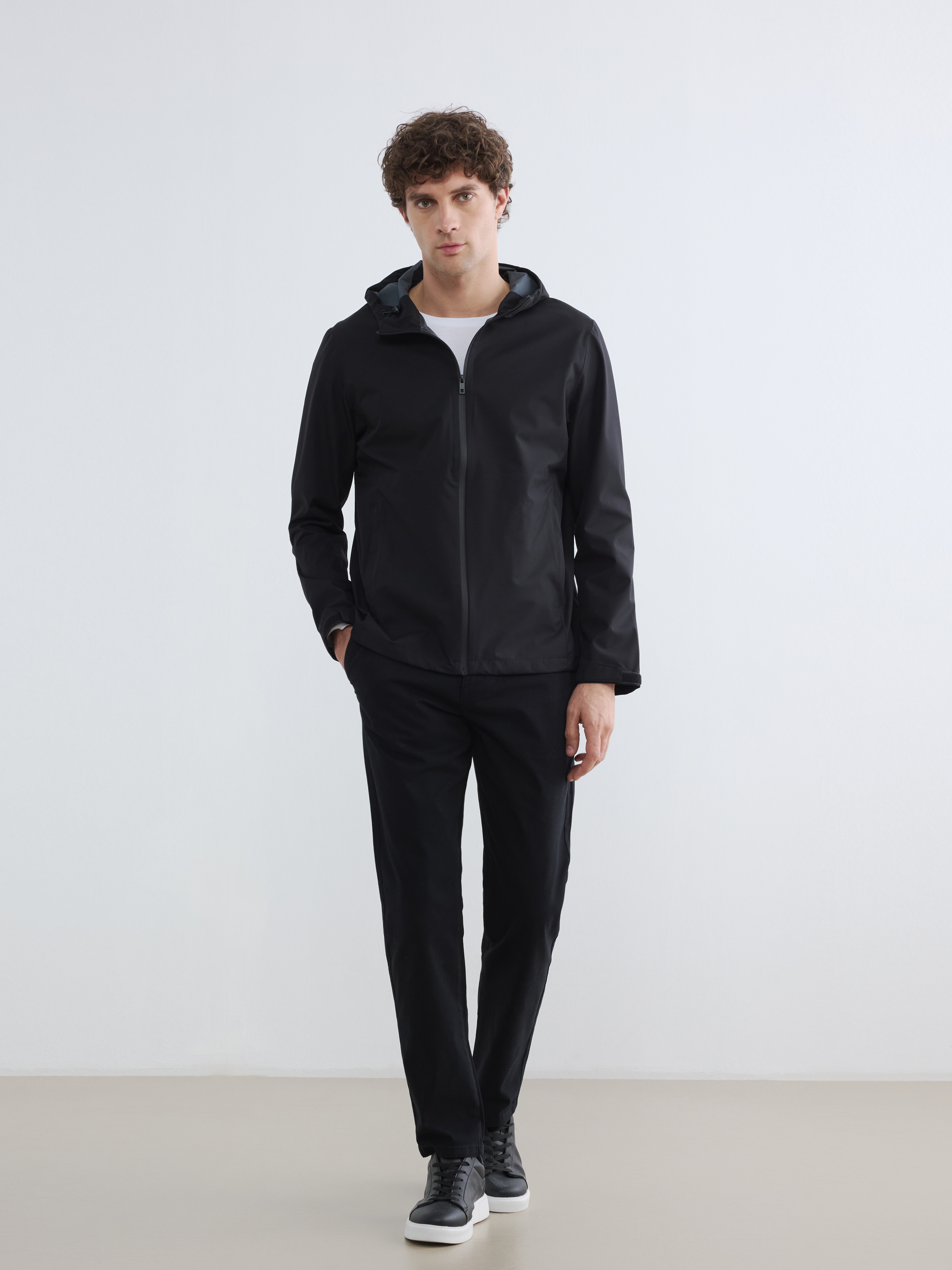 LCWAIKIKI Classic Regular Fit Kapüşonlu Erkek Yağmurluk görsel 2