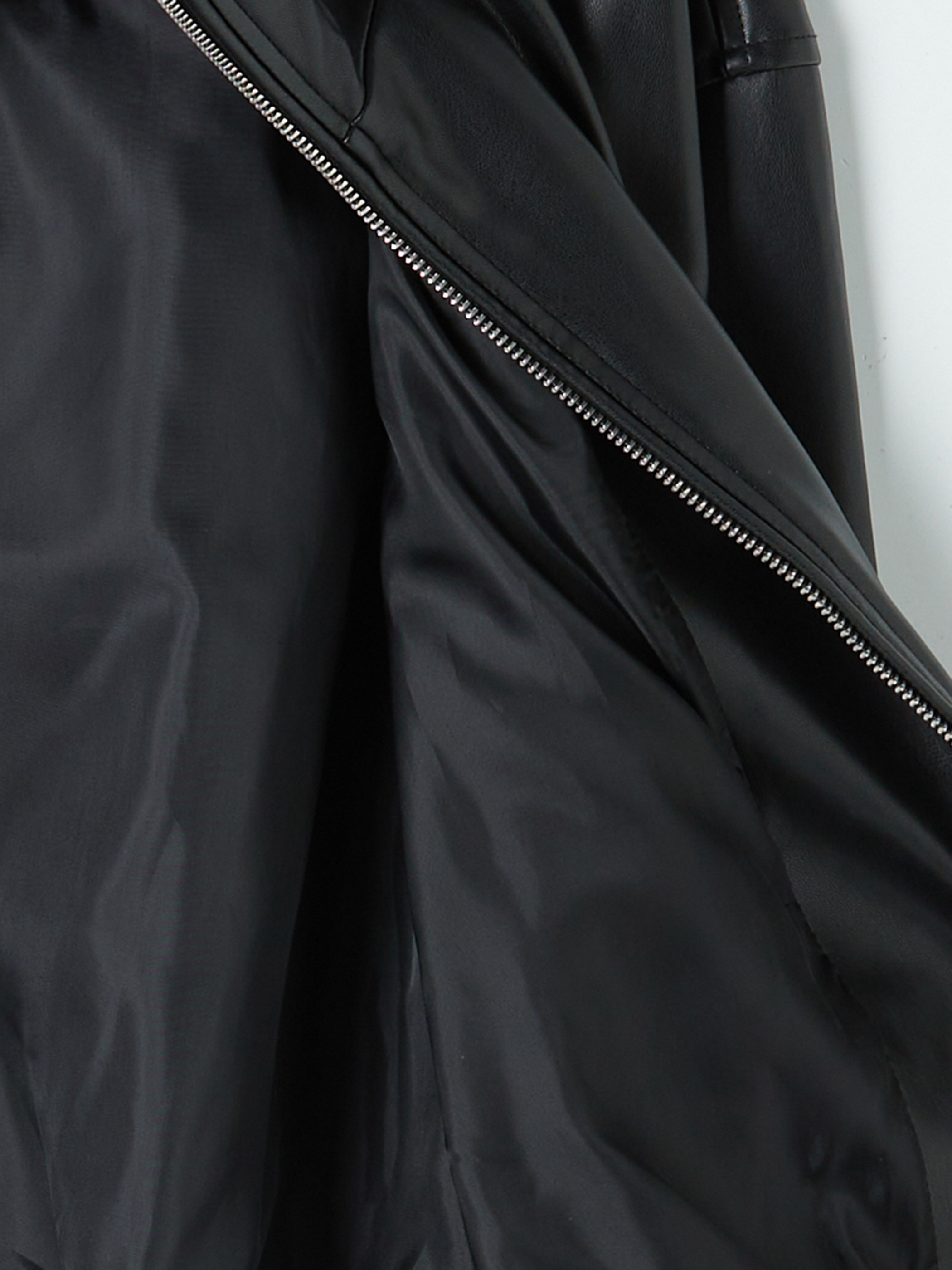 LCWAIKIKI Classic Oversize Kadın Bomber Deri Görünümlü Ceket görsel 7