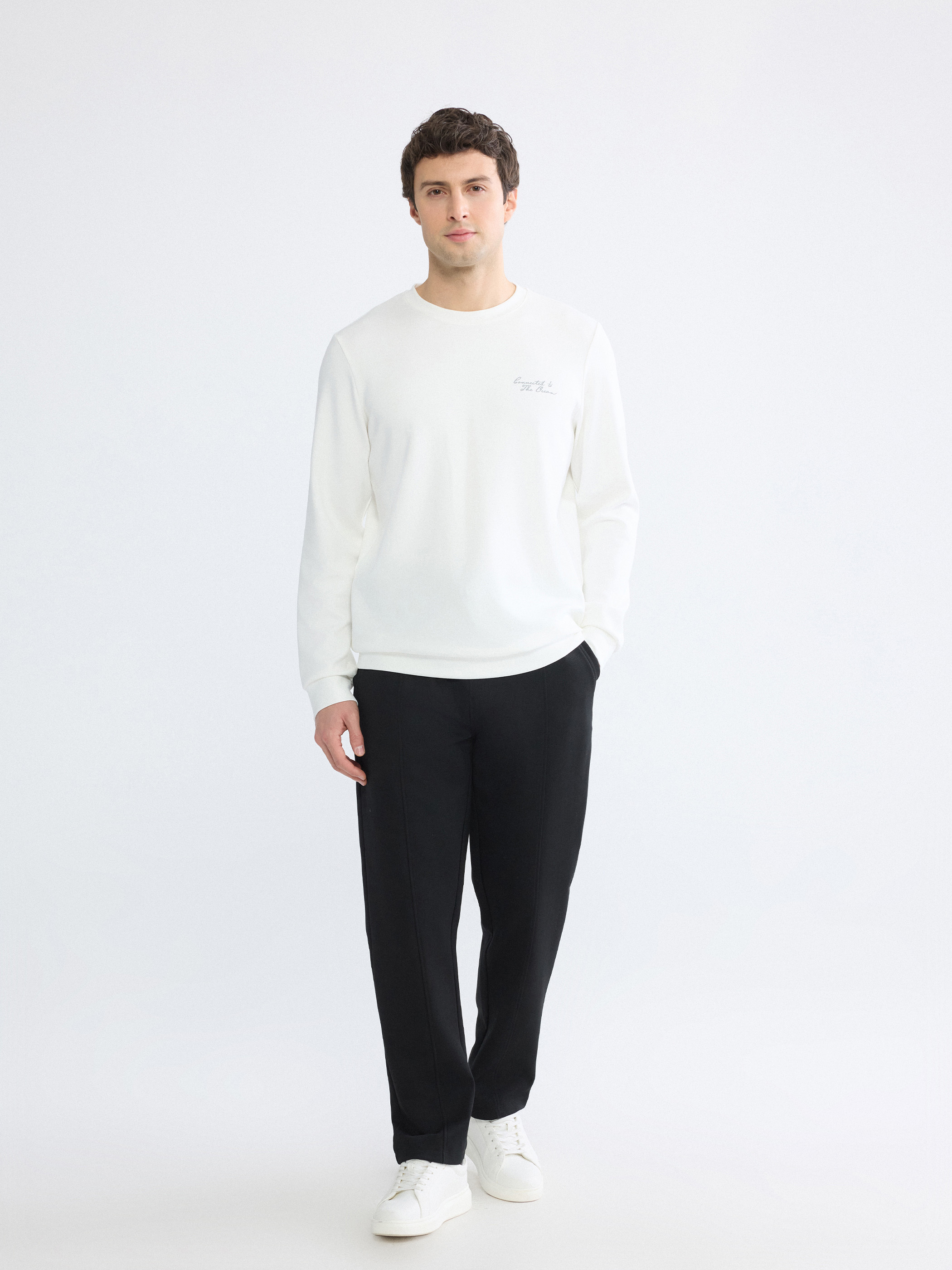 LCWAIKIKI Classic Bisiklet Yaka Nakışlı Erkek Sweatshirt görsel 2