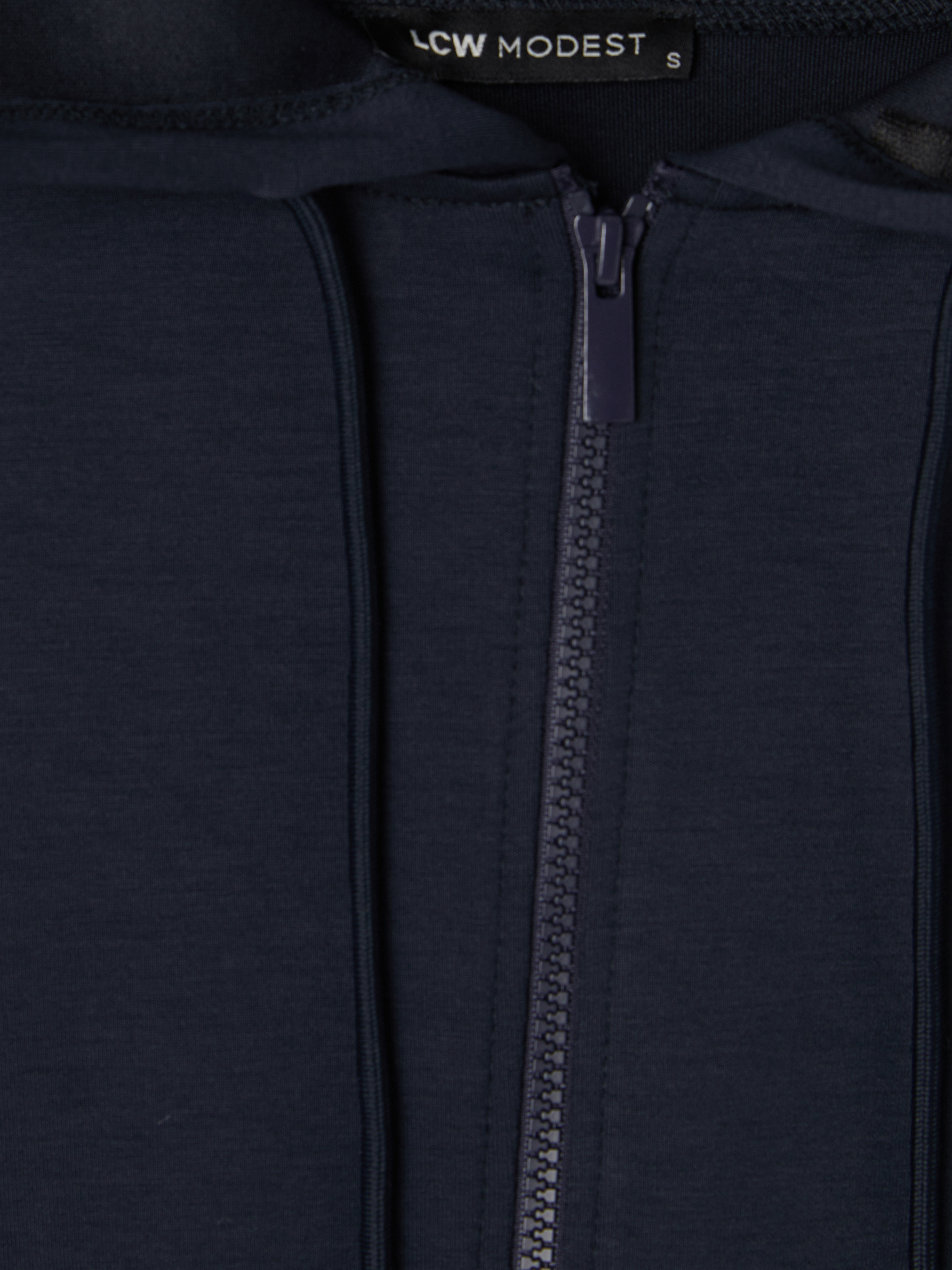 LCW Modest Kapüşonlu Oversize Kadın Fermuarlı Sweatshirt görsel 6